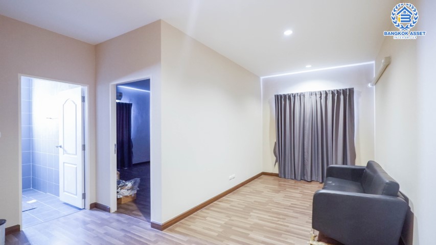 *****บ้านเดี่ยวมือสองย่านนนทบุรี ม.ธารา ราชพฤกษ์-ปิ่นเกล้า เนื้อที่กว้างขวางมากถึง 56.20 ตร.ว. ฟังก์ชัน 3 ห้องนอน 3 ห้องน้ำ ที่จอดรถ 2 คัน สภาพสวย พร้อมเข้าอยู่ บนทำเลแห่งการเดินทาง ใกล้รถไฟฟ้าสายสีแดงอ่อน "สถานีบางซื่อ-ตลิ่งชัน" และทางด่วน "ศรีรัช-วงแหวนรอบนอก"